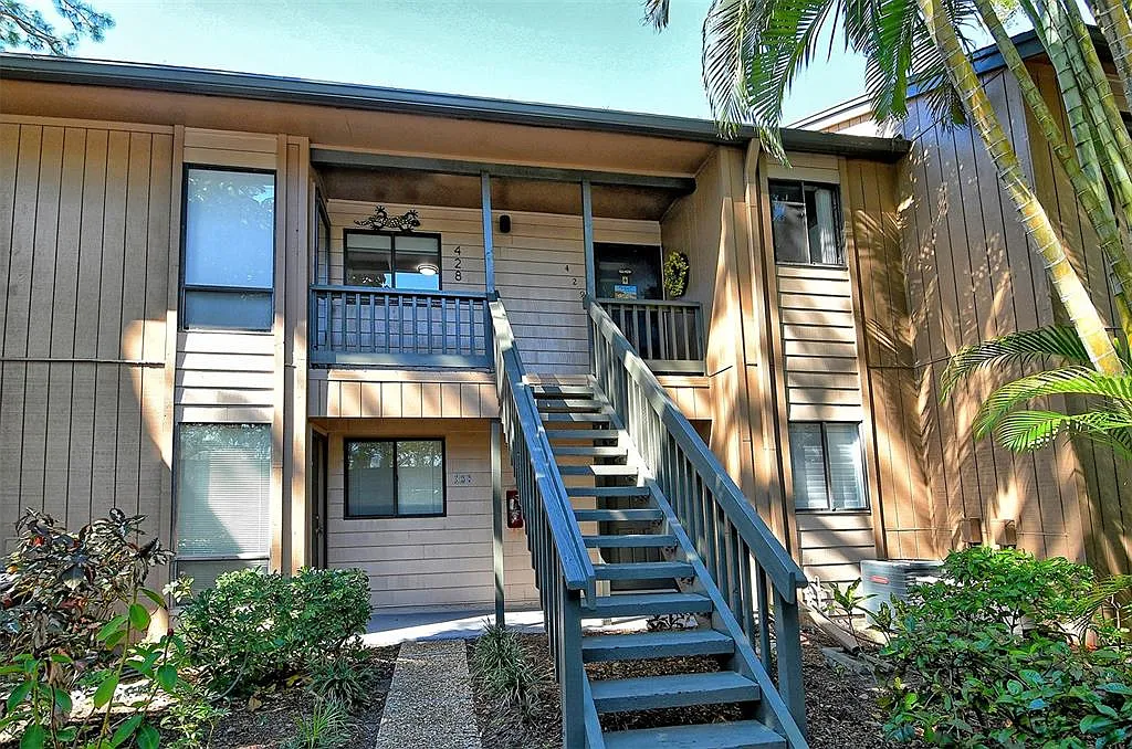 1 bed, 1.0 bath, 731 sqft, $1,750 — Photo 1