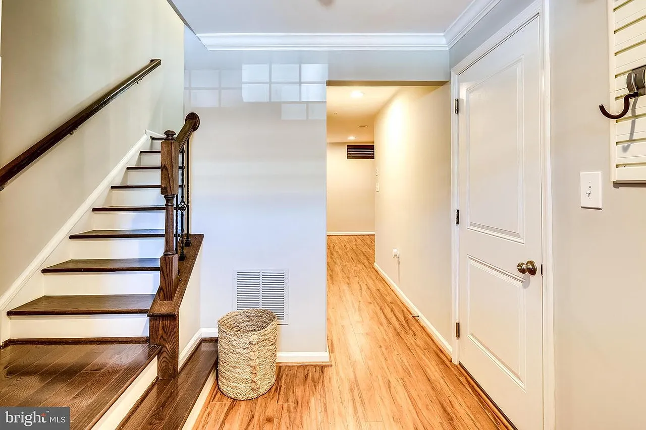 3 bed, 2.5 bath, 1980 sqft, $3,500 — Photo 2