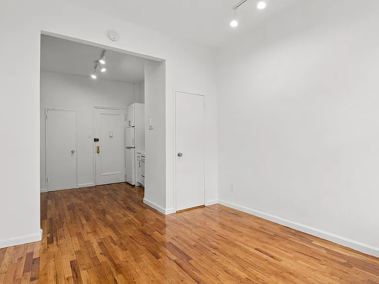110 Thompson St #3B — Photo 5