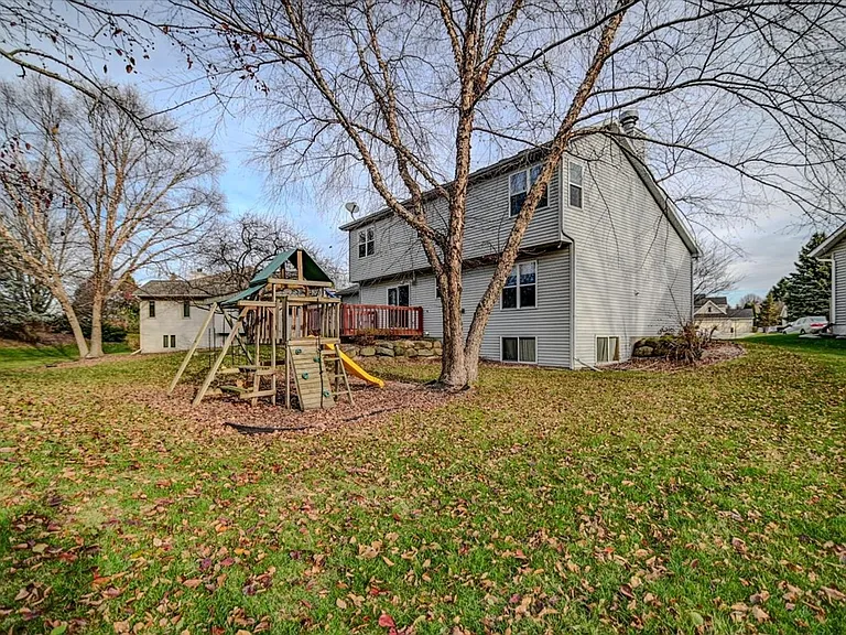 400 Muirfield Ct — Photo 57
