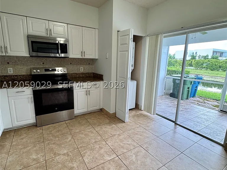 16743 Hemingway Dr #16743 — Photo 6