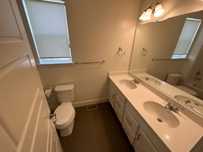 628 Discovery Pkwy — Photo 26