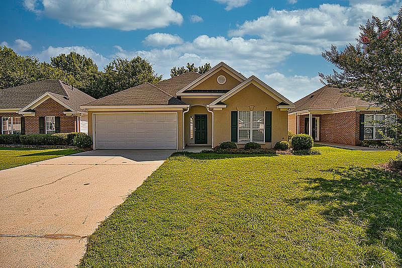 1st image of 118 Pin Oak Dr