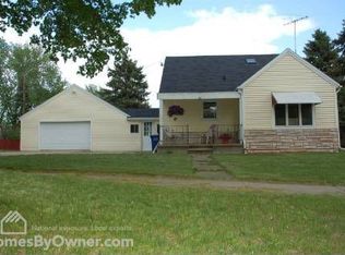 101 Edward St, Combined Locks, WI 54113