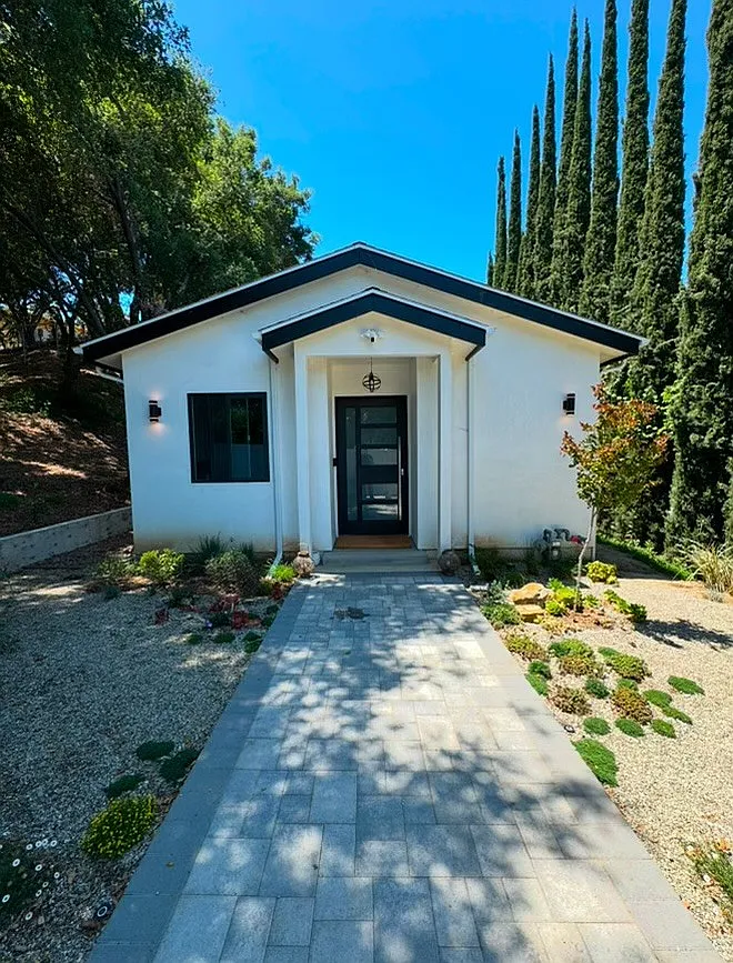 2 bed, 2.5 bath, 1200 sqft, $4,500 — Photo 1