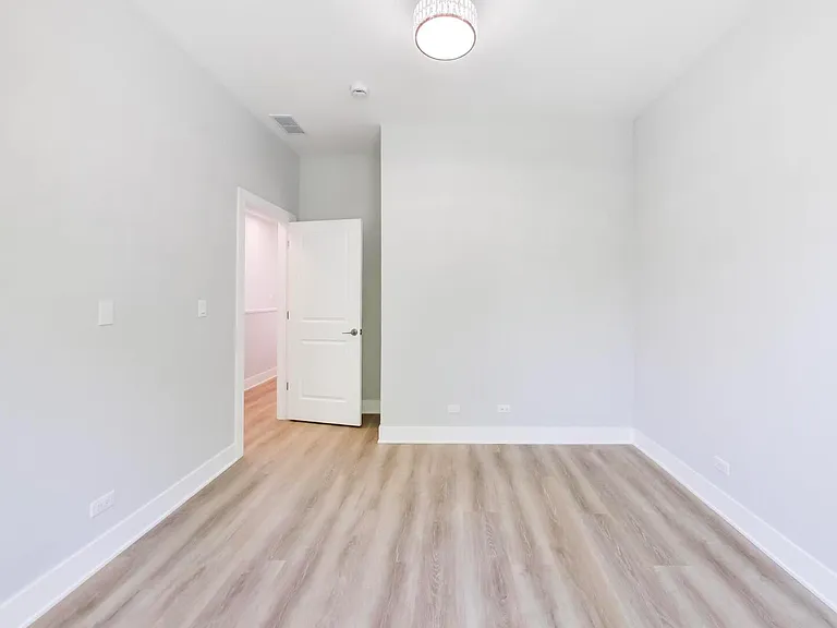 1821 S Fairfield Ave — Photo 16