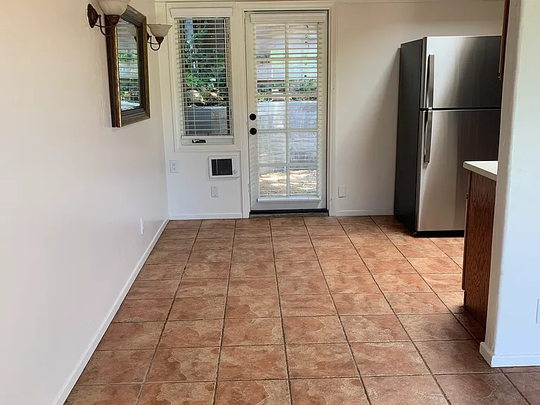 2542 Crescent Ave — Photo 12