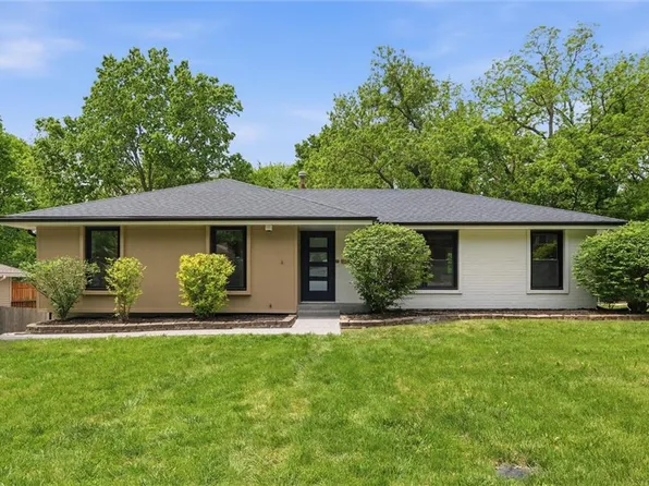 6832 NW Pleasant View Dr, Parkville, MO 64152