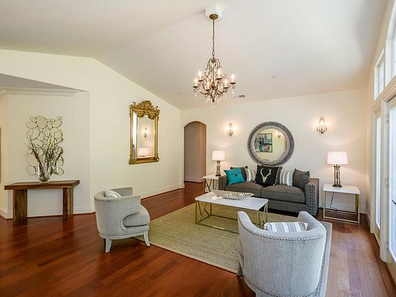 4th image of 3863 Chatham Ct