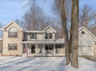 12384 Whisper Ridge Dr, Freeland, MI 48623