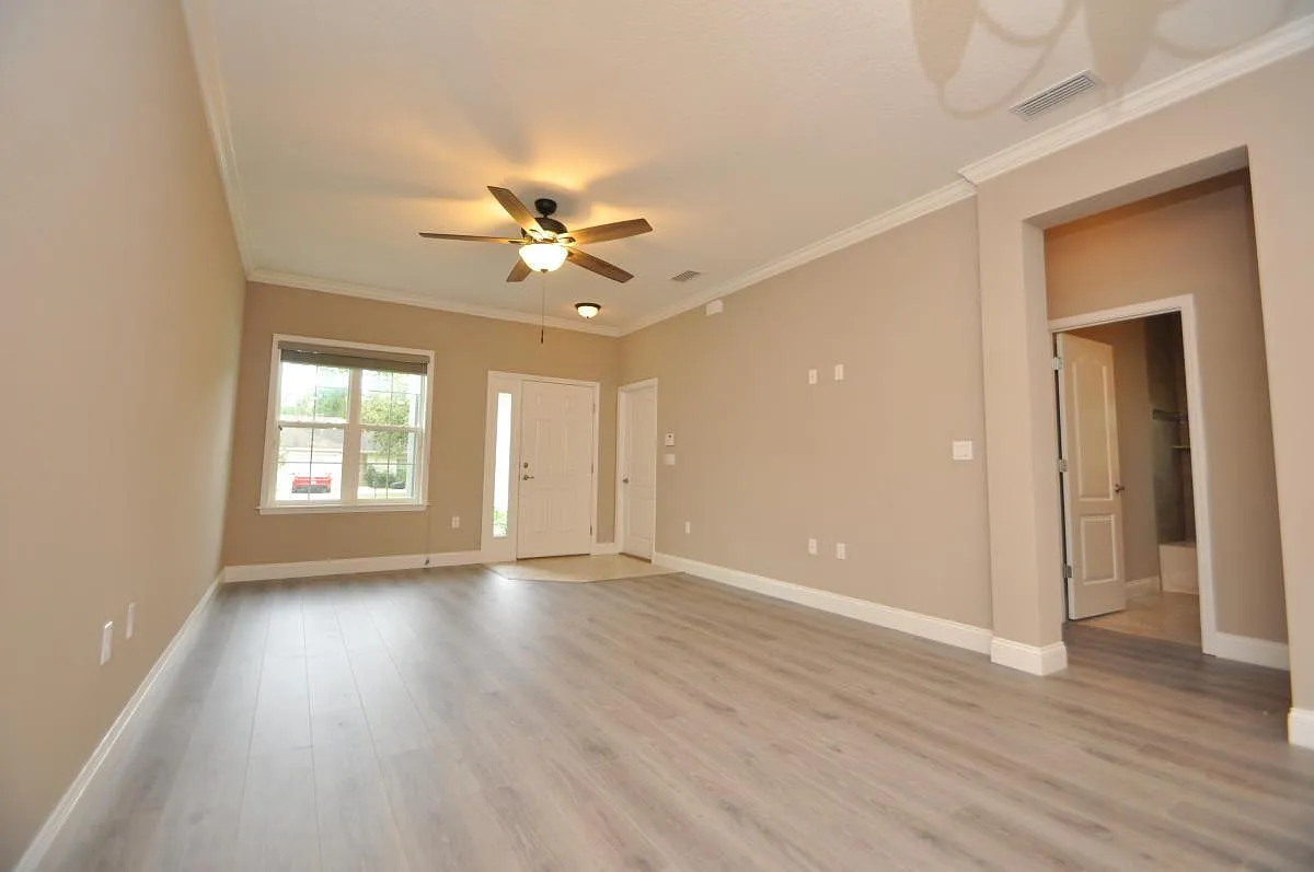 Building Photo - 11 Ullynn Pl #A