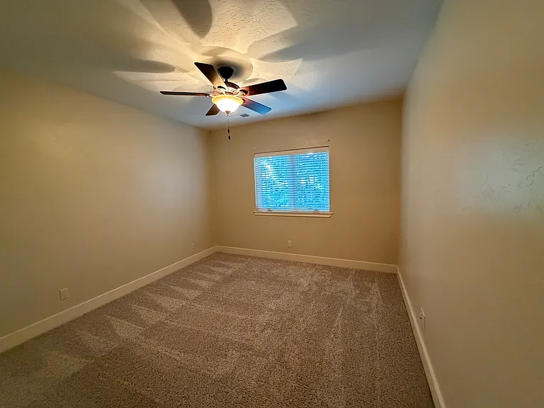 815 Parkway Dr — Photo 22