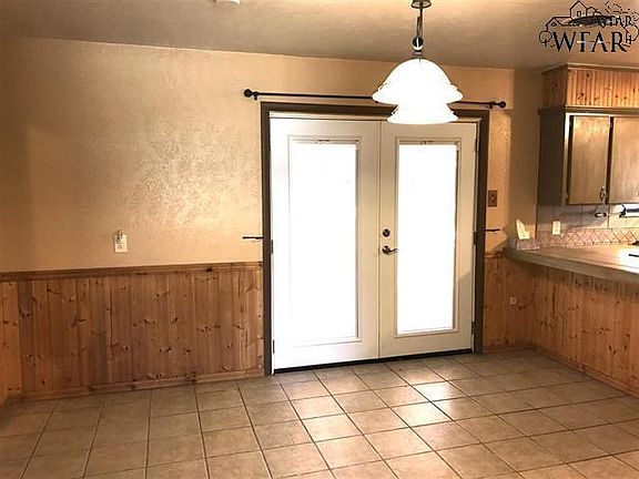 5th image of 306 Mimosa St