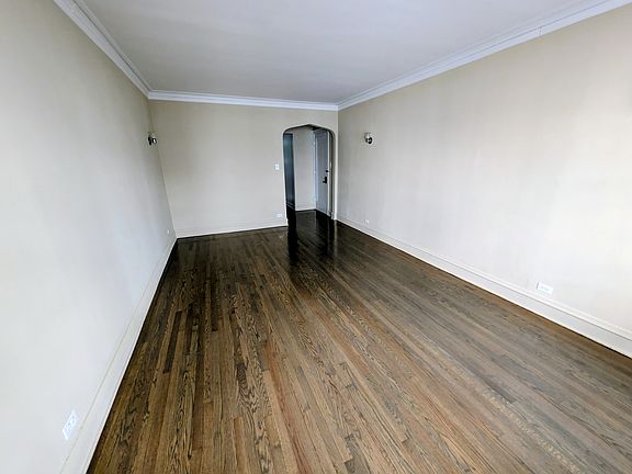 5th image of 6703 N Greenview Ave #1B