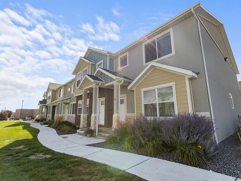 Porter Ranch Townhomes — Photo 29
