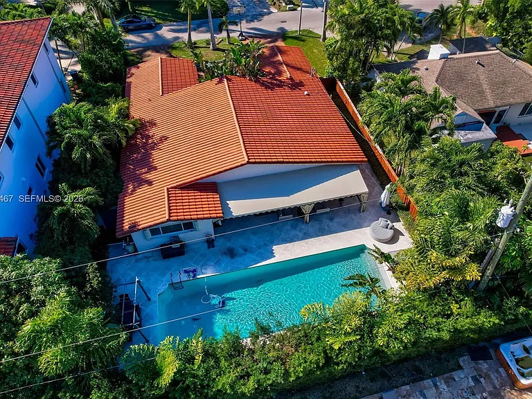 7711 Miami View Dr — Photo 35