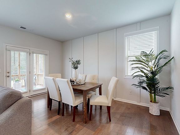 5th image of 1103 Black Oak Dr