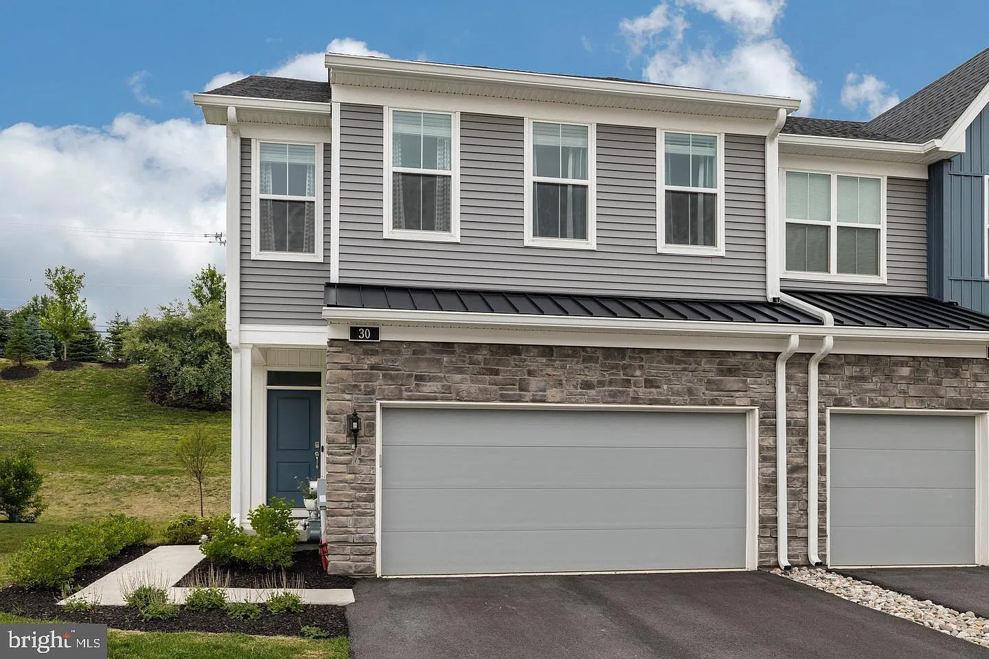 3 bed, 2.5 bath, 1997 sqft, $3,300 — Photo 1