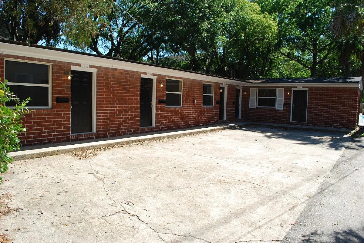 1557 Palm Ave — Photo 2