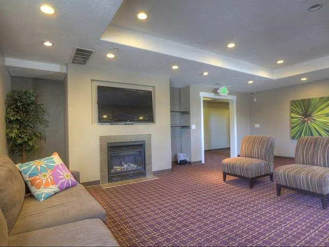 168 N 300 E — Photo 8