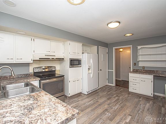 4th image of 2185 Green Springs Dr