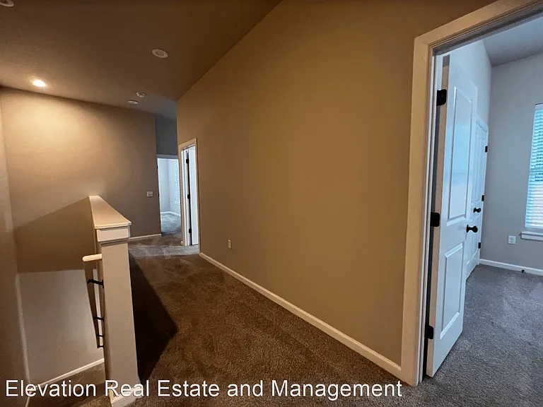1150-1168 N Oakland Ave — Photo 10