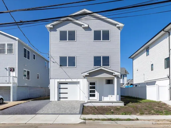 12 Pershing Place, Island Park, NY 11558