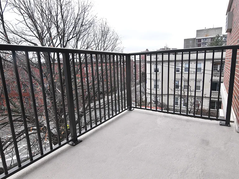 94 Pleasant St #4A — Photo 6