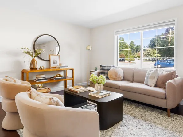 36 Roberts Dr #36, Bedford, MA 01730