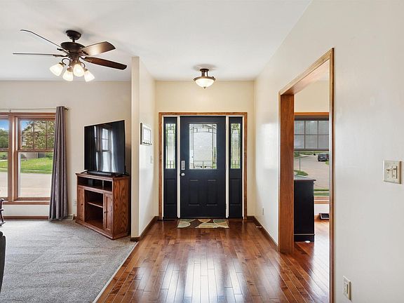 5th image of 110 Colony Dr