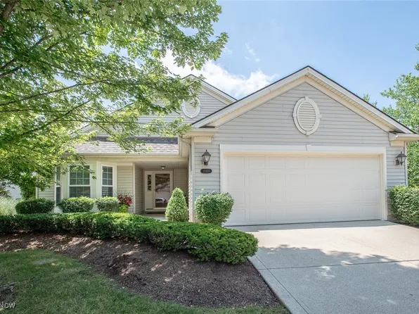 15370 Oak Hollow Ln, Strongsville, OH 44149