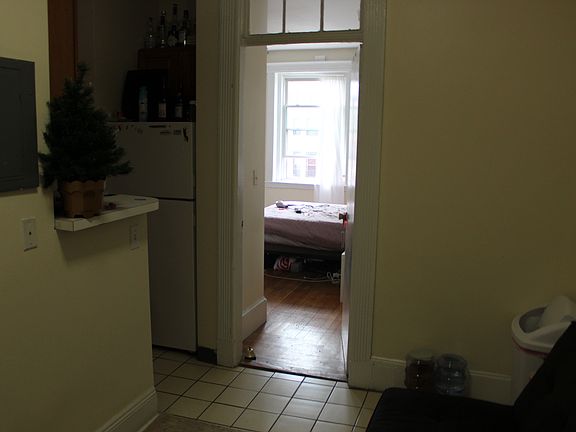 3rd image of 463 Park Dr APT 13