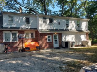 10 Sally Ln, Ridge, NY 11961