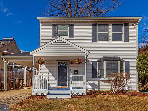 3rd image of 402 Crabb Ave