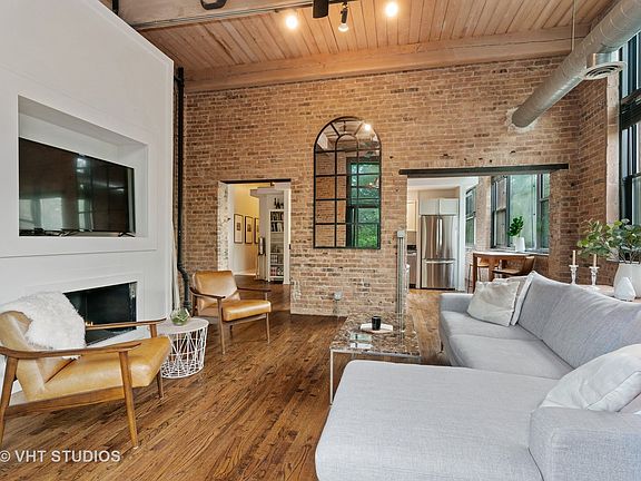 5th image of 1259 N Wood St APT 201