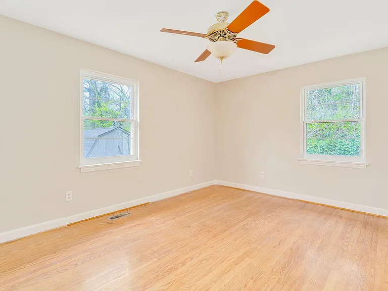 1109 James Blvd — Photo 14
