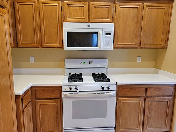 3rd image of 810 Perla Ct