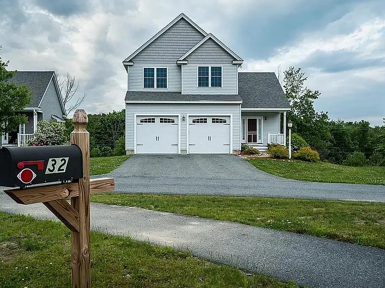 32 Empire Dr — Photo 23