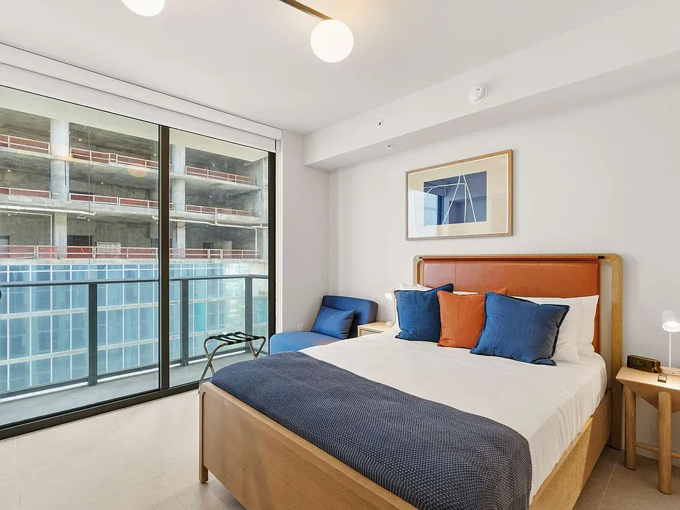 11 NE 6th St #27-ID1492755P