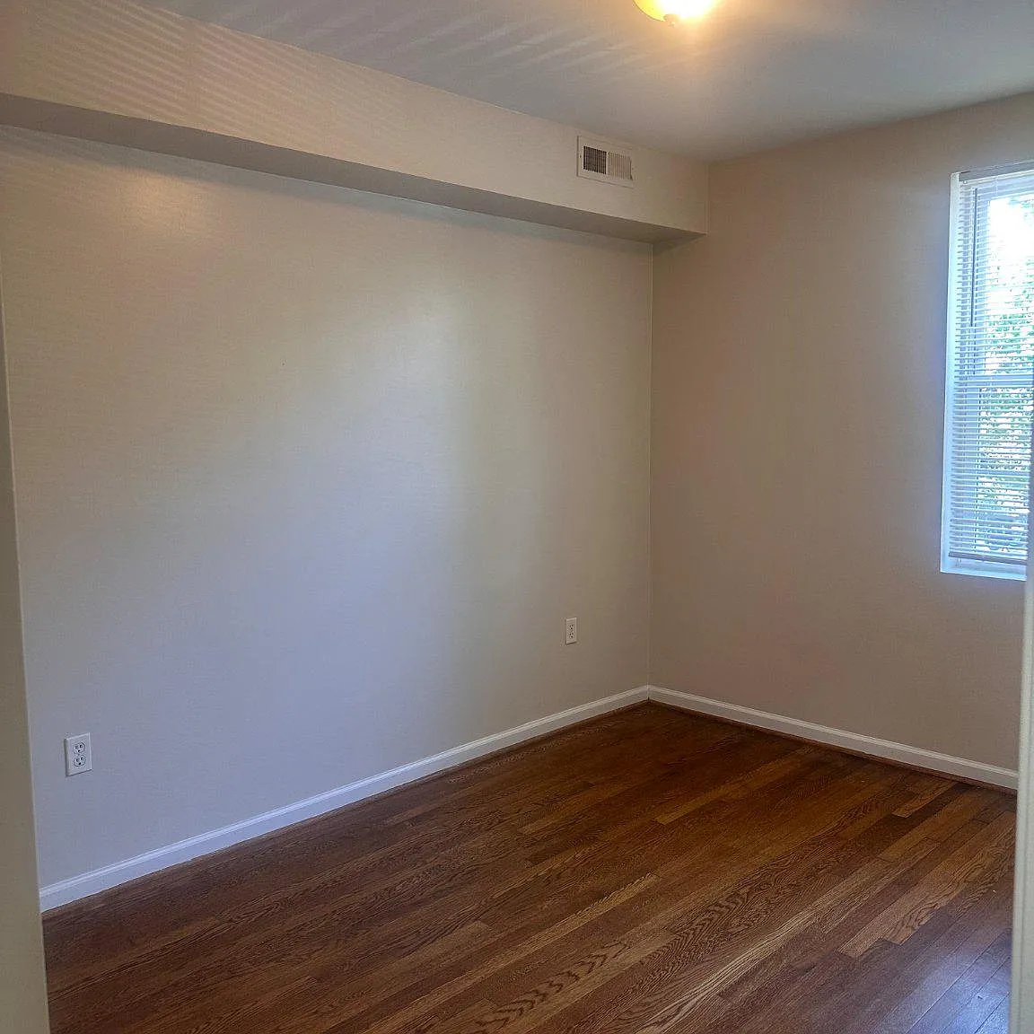 2 bed, 1.0 bath, 850 sqft, $2,400 — Photo 4
