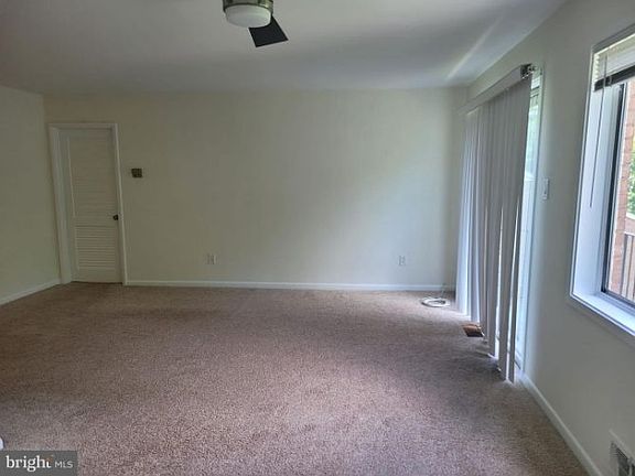2nd image of 10512 Weymouth St APT 204