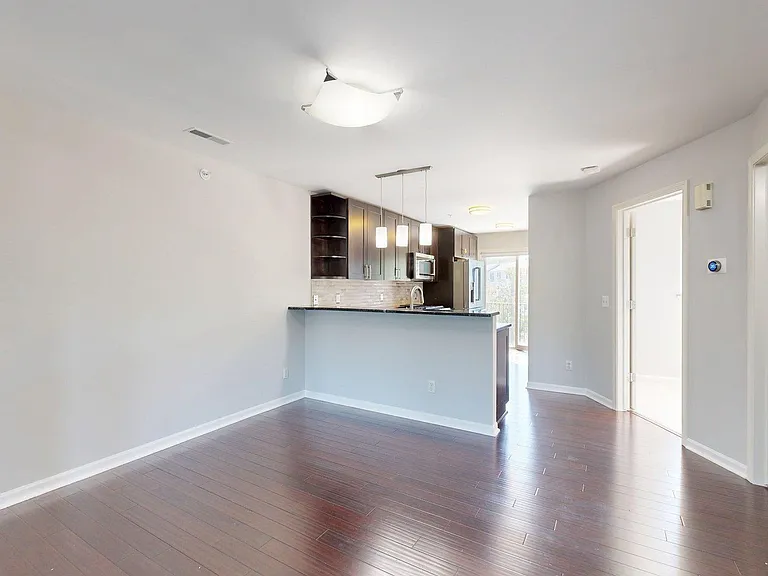 1908 Lindsay Ln — Photo 17