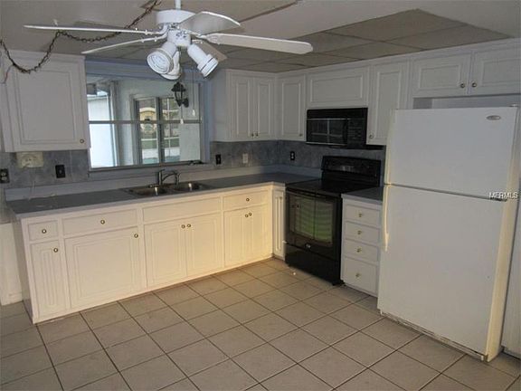 3rd image of 631 Parkwood Ave