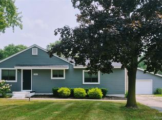 5364 Drayton Rd, Clarkston, MI 48346
