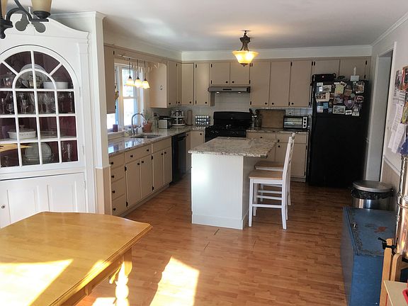 Kitchen & Dining Room3