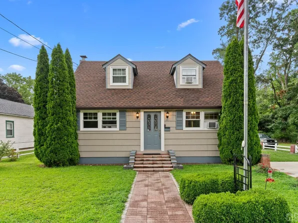 16 Story St, New Egypt, NJ 08533