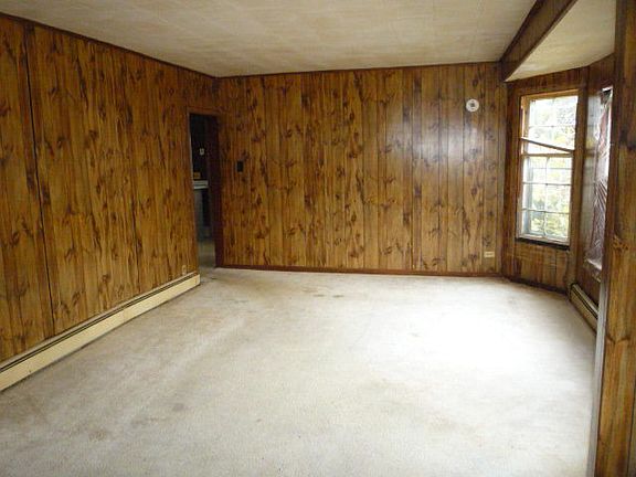 2nd image of 1604 N Hickory Ave