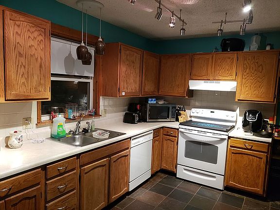 2nd image of 572 Lake Meadows Dr