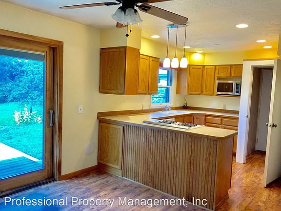 3rd image of 1922 34th St #1