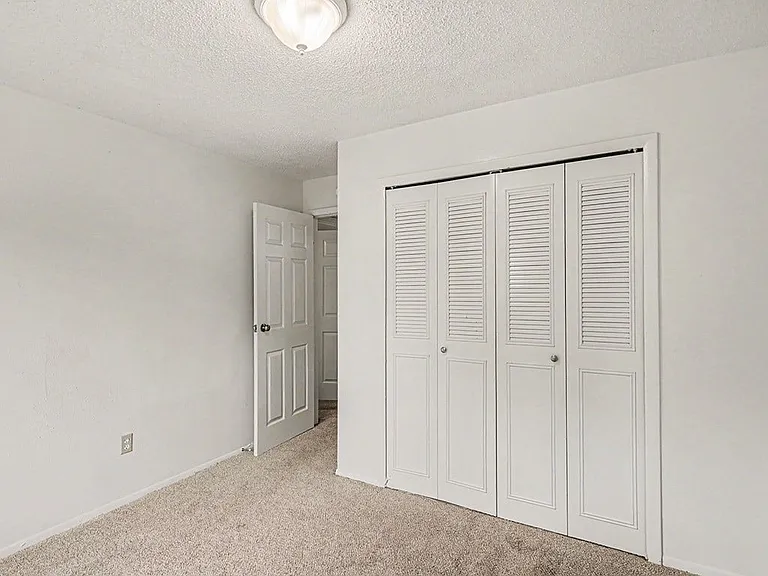 Waverly Park Apartments — Photo 26